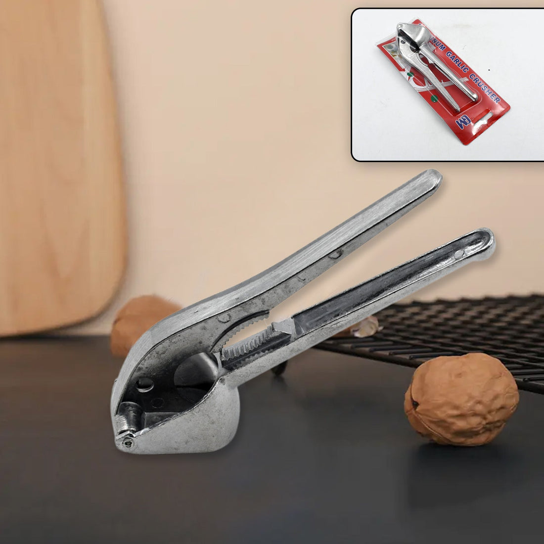 Aluminum garlic press, lightweight and easy to use