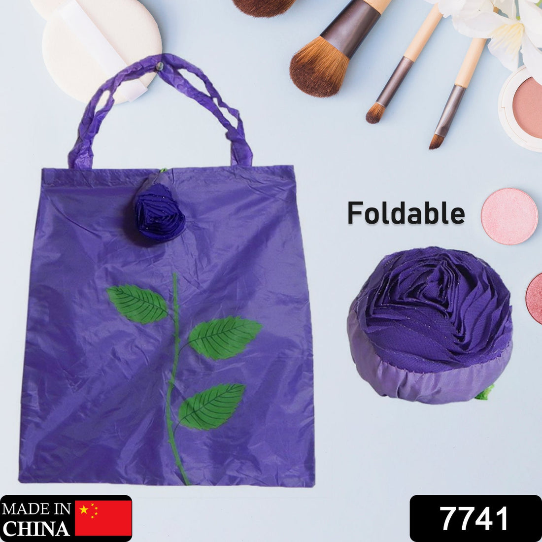 Foldable shopping bag with floral design